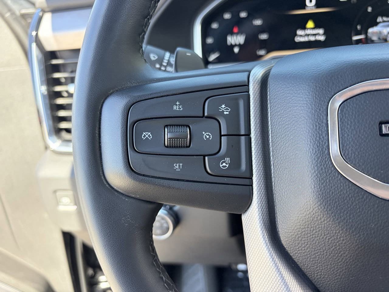 Used 2023 GMC Sierra 1500 Denali w/ Technology Package AWD/4WD image 21