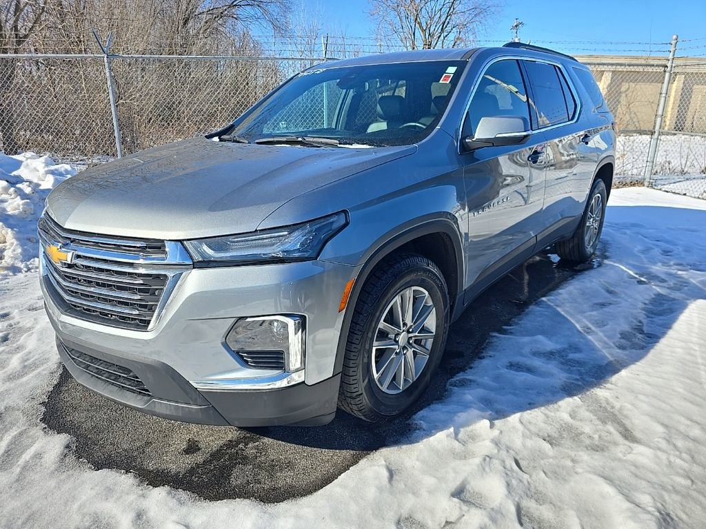 Used 2023 Chevrolet Traverse LT image 1