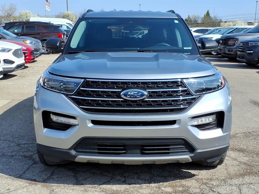 Used 2024 Ford Explorer XLT w/ Equipment Group 202A AWD/4WD image 8