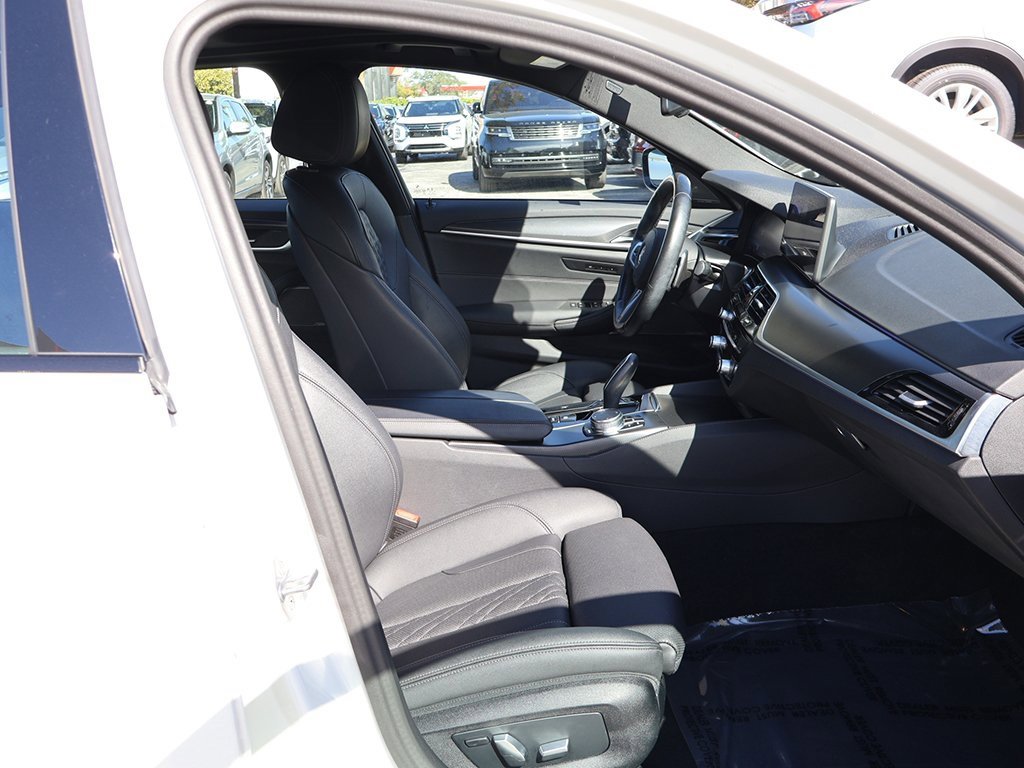 Used 2023 BMW 540i w/ M Sport Package image 32