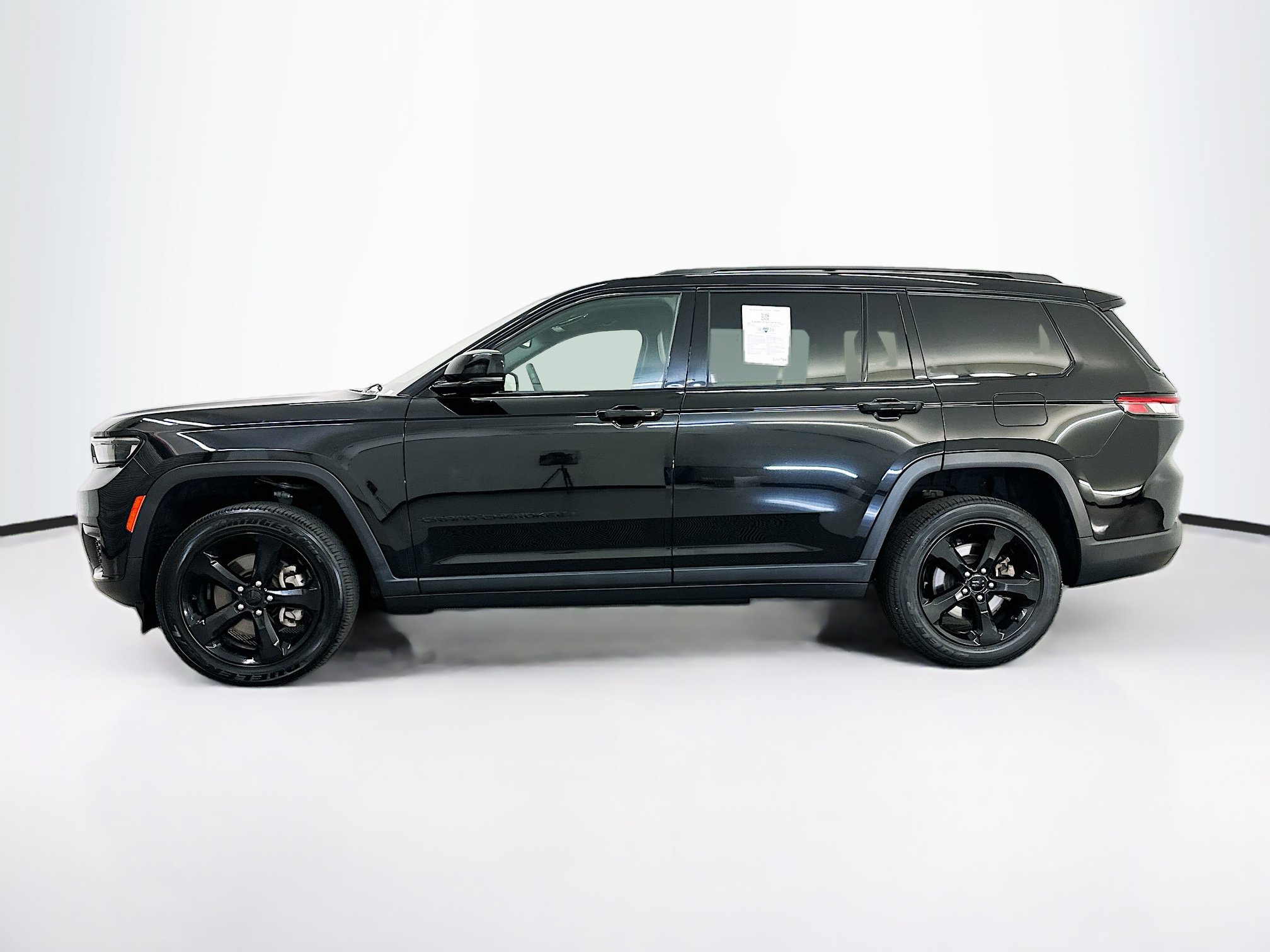 Used 2023 Jeep Grand Cherokee L Laredo AWD/4WD image 4