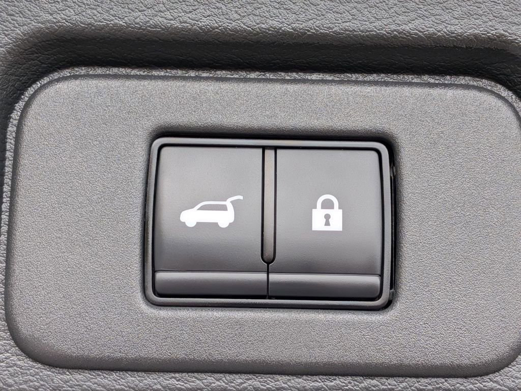 Used 2024 Nissan Rogue SV w/ SV Premium Package image 23