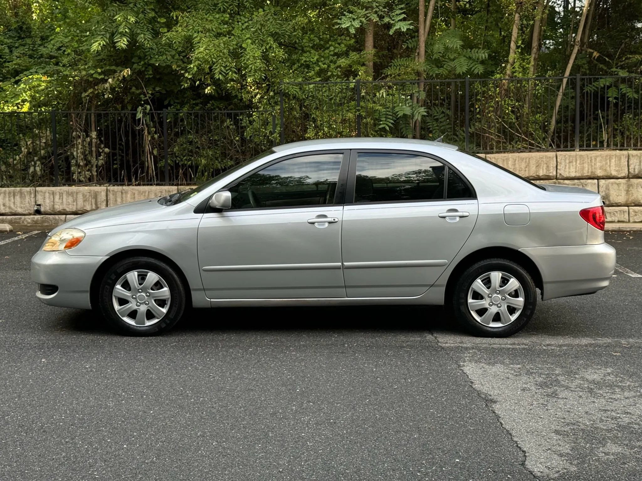 Used 2005 Toyota Corolla LE image 3