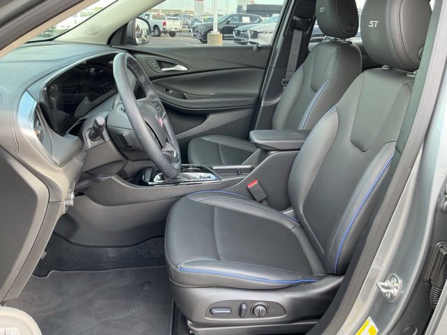 Used 2026 Buick Encore GX Sport Touring w/ Advanced Technology Package FWD image 19