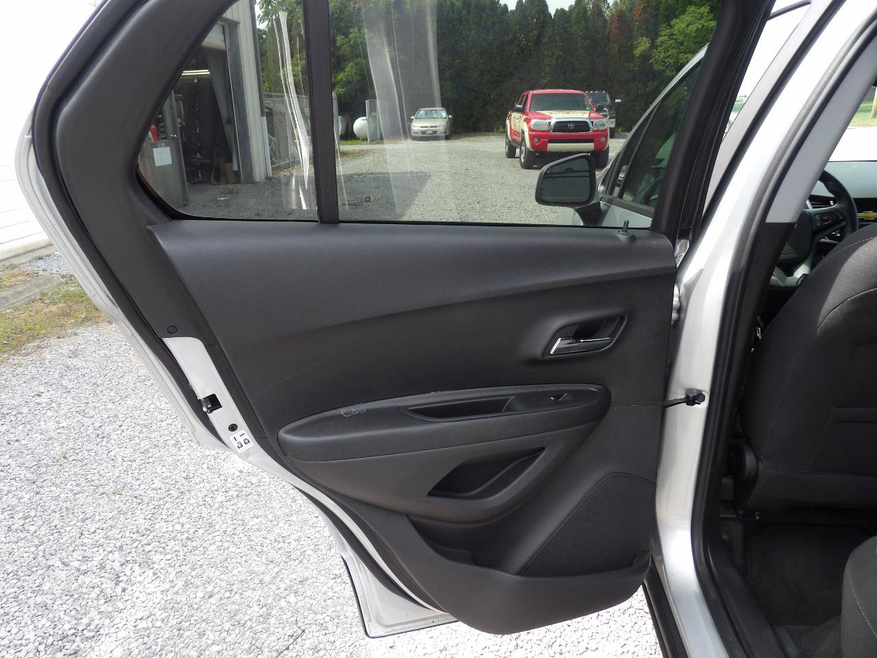 Used 2019 Chevrolet Trax LS w/ Tint and Cruise Package AWD/4WD image 8