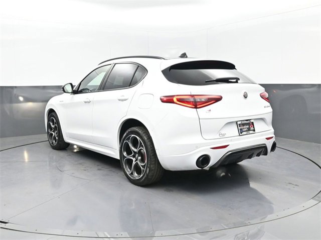 Used 2022 Alfa Romeo Stelvio Veloce image 3