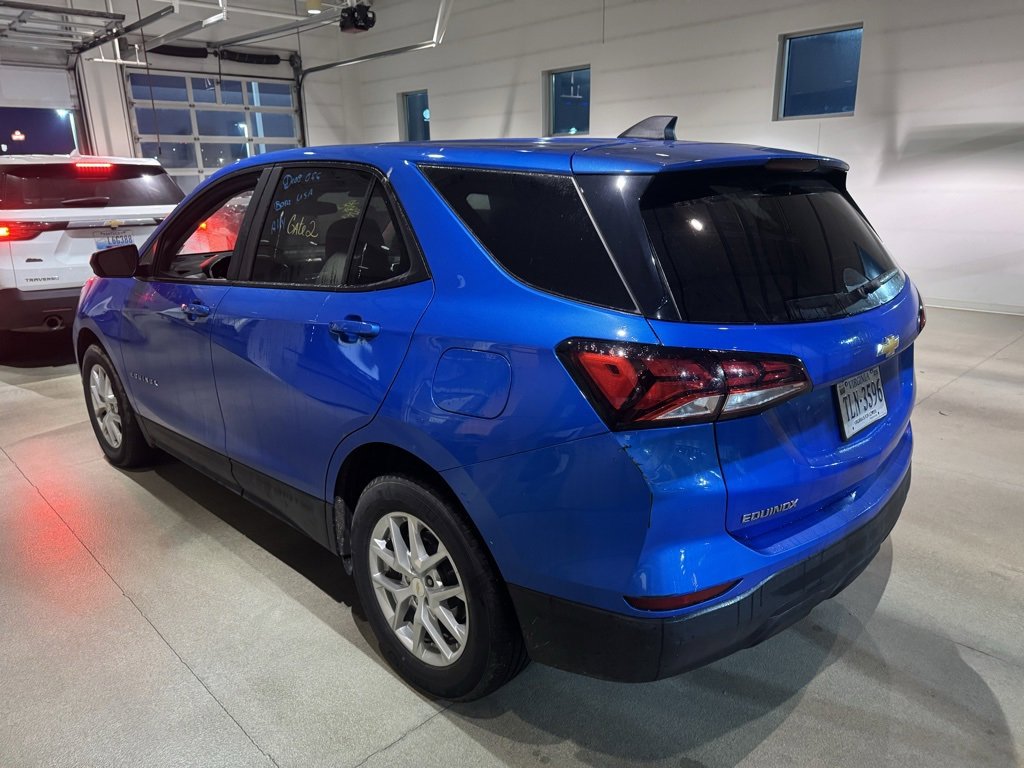 Used 2024 Chevrolet Equinox LS w/ LS Convenience Package image 4