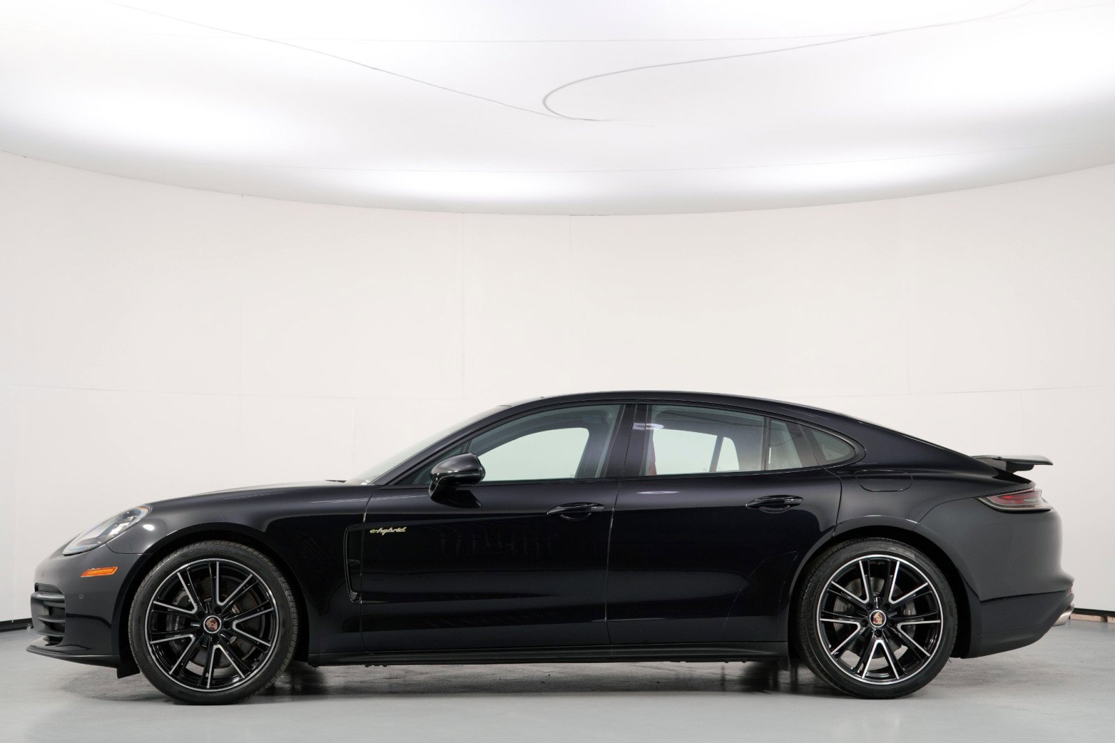 Used 2022 Porsche Panamera 4 w/ Premium Package AWD/4WD image 9