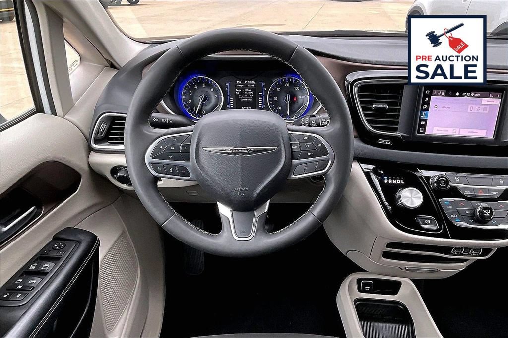 Used 2023 Chrysler Voyager LX FWD image 5
