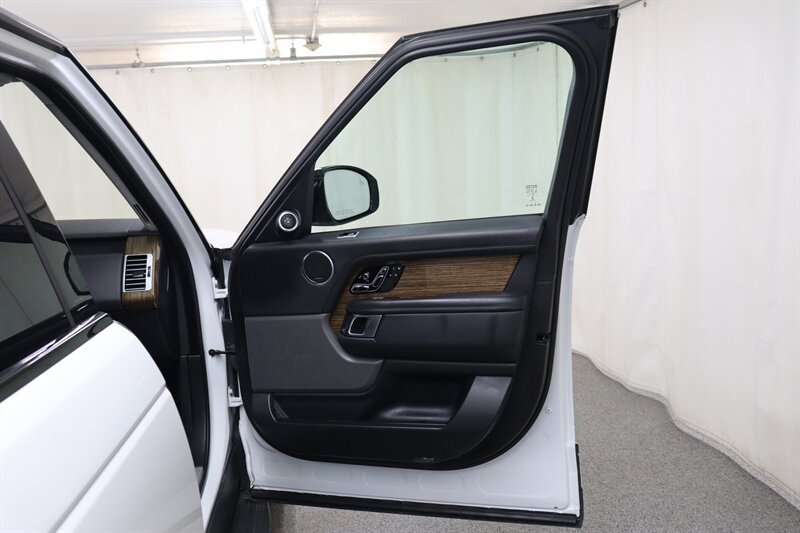 Used 2019 Land Rover Range Rover Supercharged AWD/4WD image 23