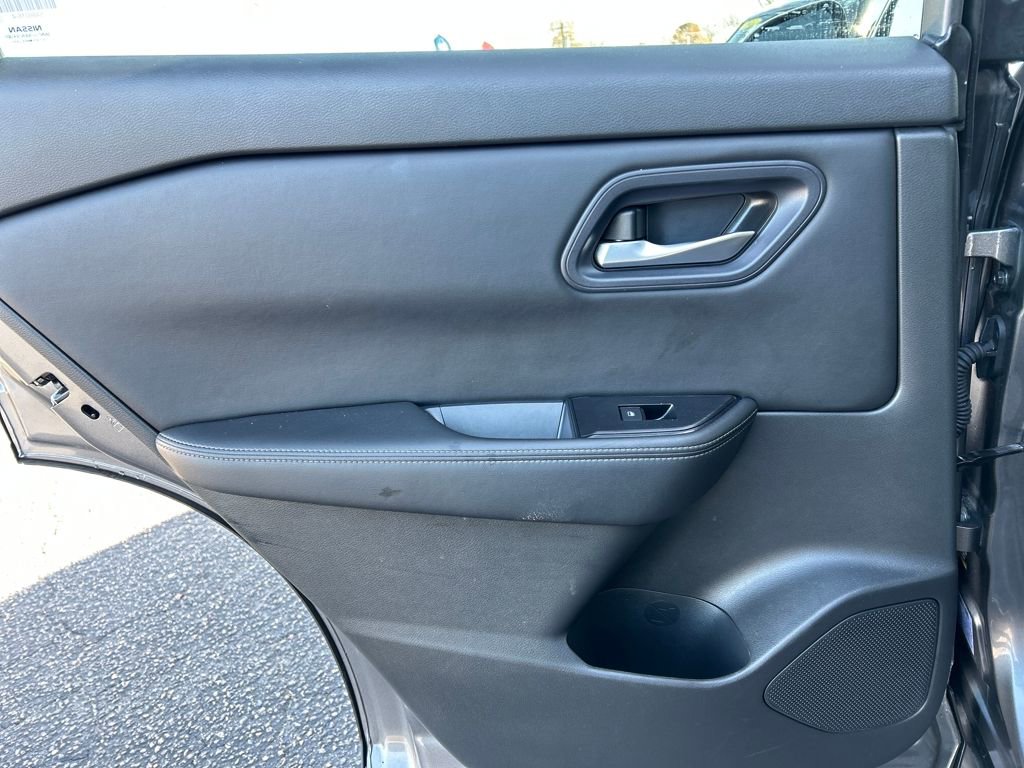 Used 2024 Nissan Rogue SV image 22