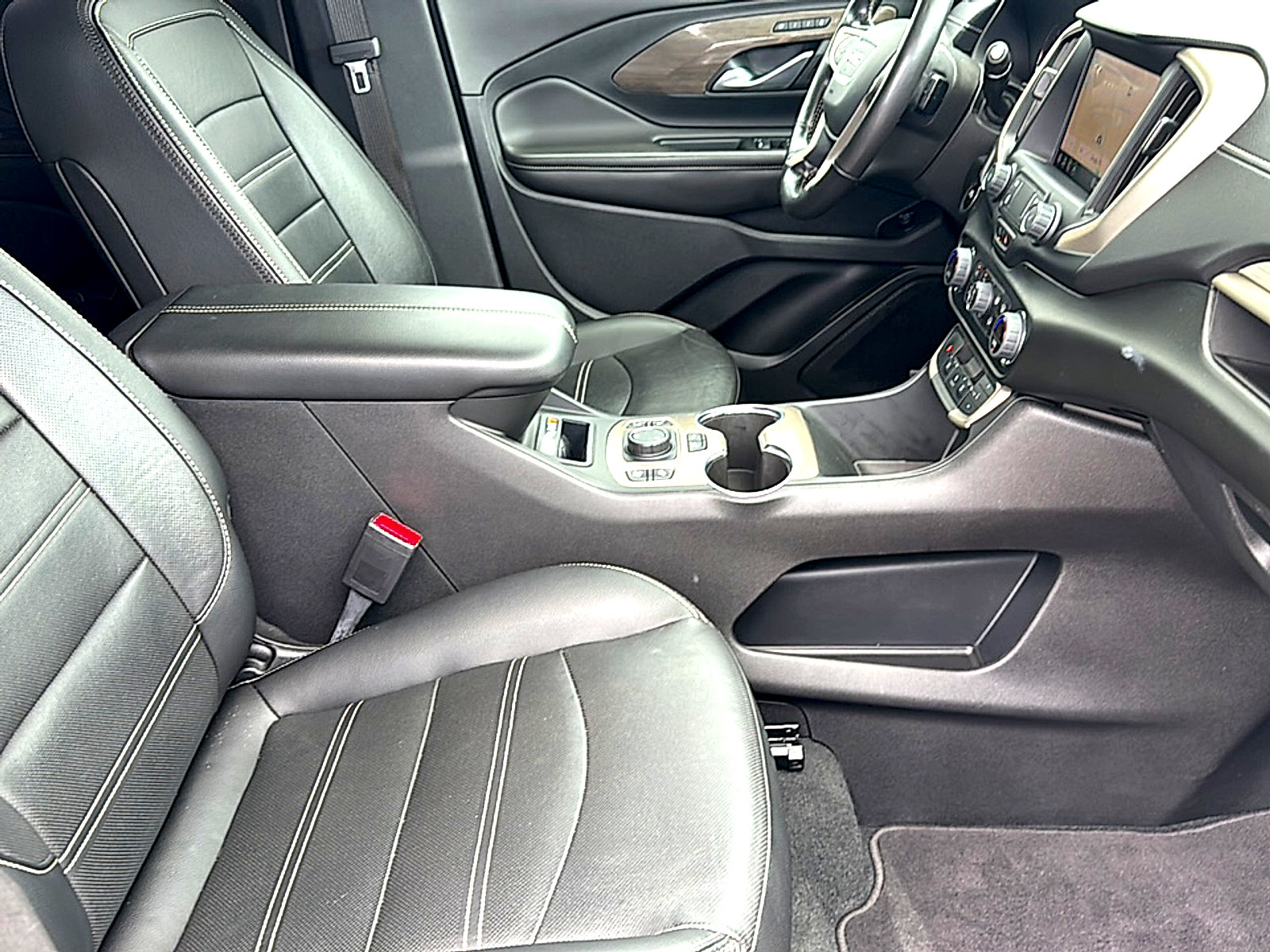 Used 2022 GMC Terrain Denali w/ Denali Premium Package AWD/4WD image 24