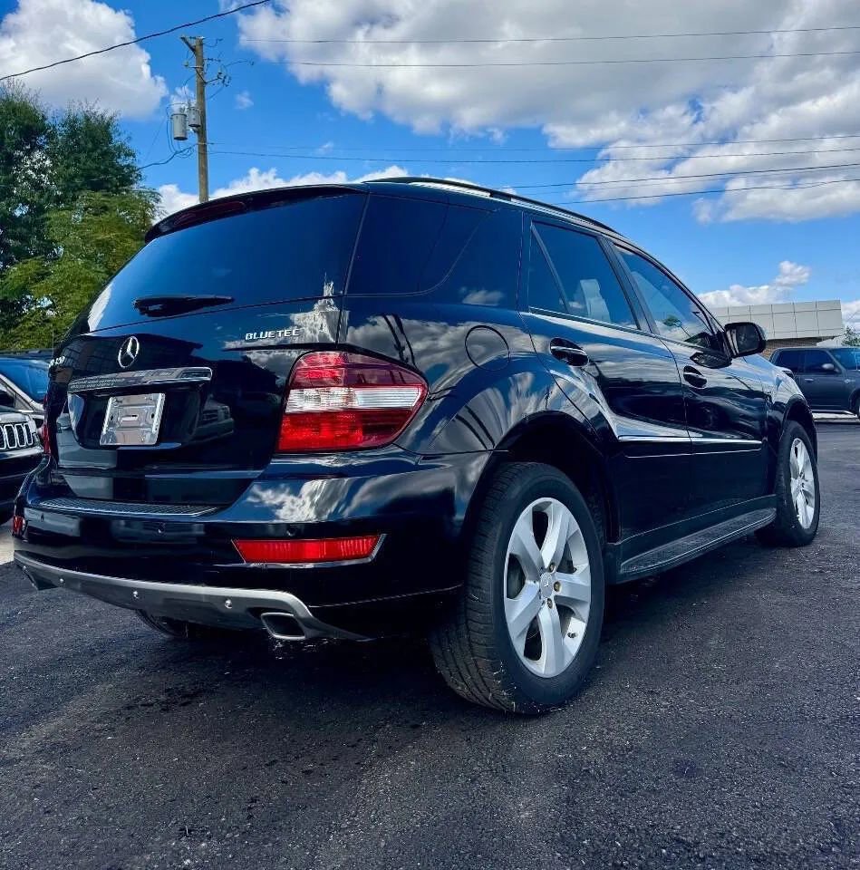 Used 2009 Mercedes-Benz ML 320 ML 320 BlueTEC AWD 4MATIC 4dr image 2