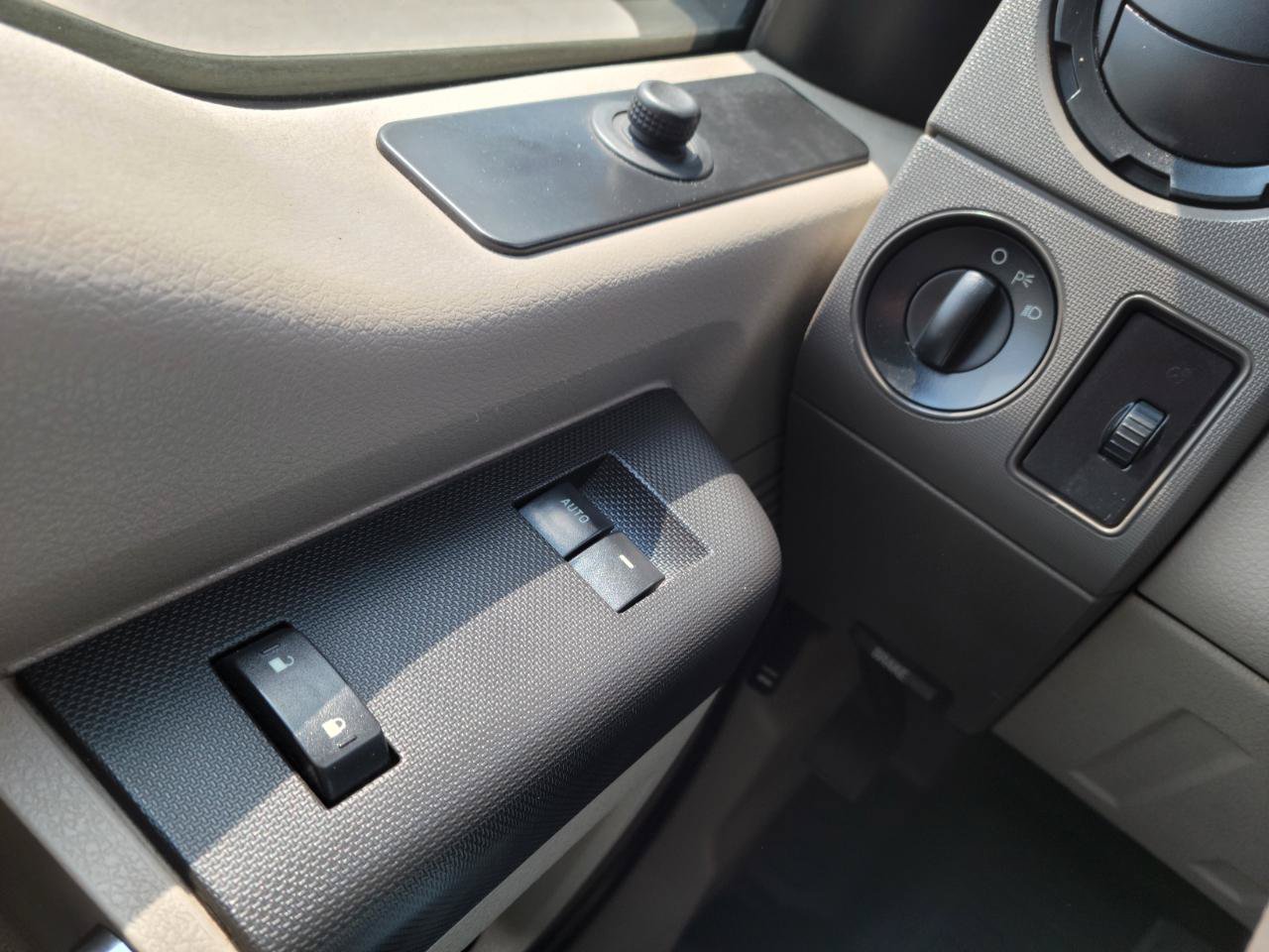 Used 2009 Ford F550 4x4 Regular Cab Super Duty image 11