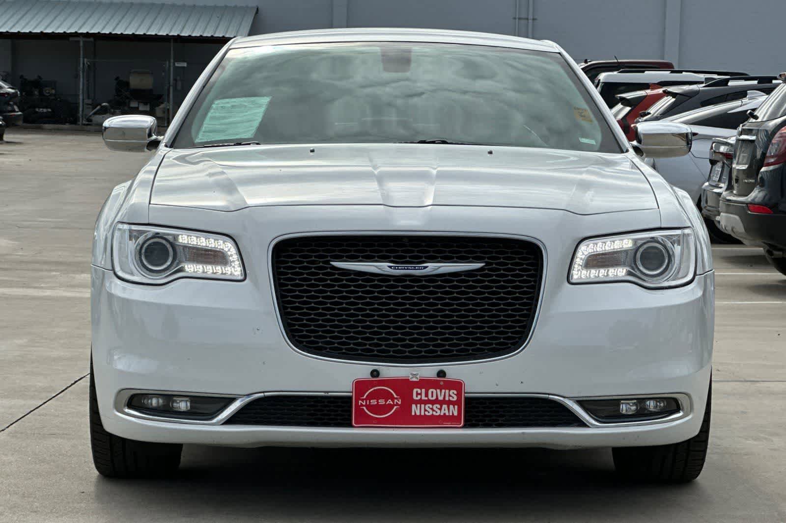 Used 2019 Chrysler 300 Limited RWD image 11