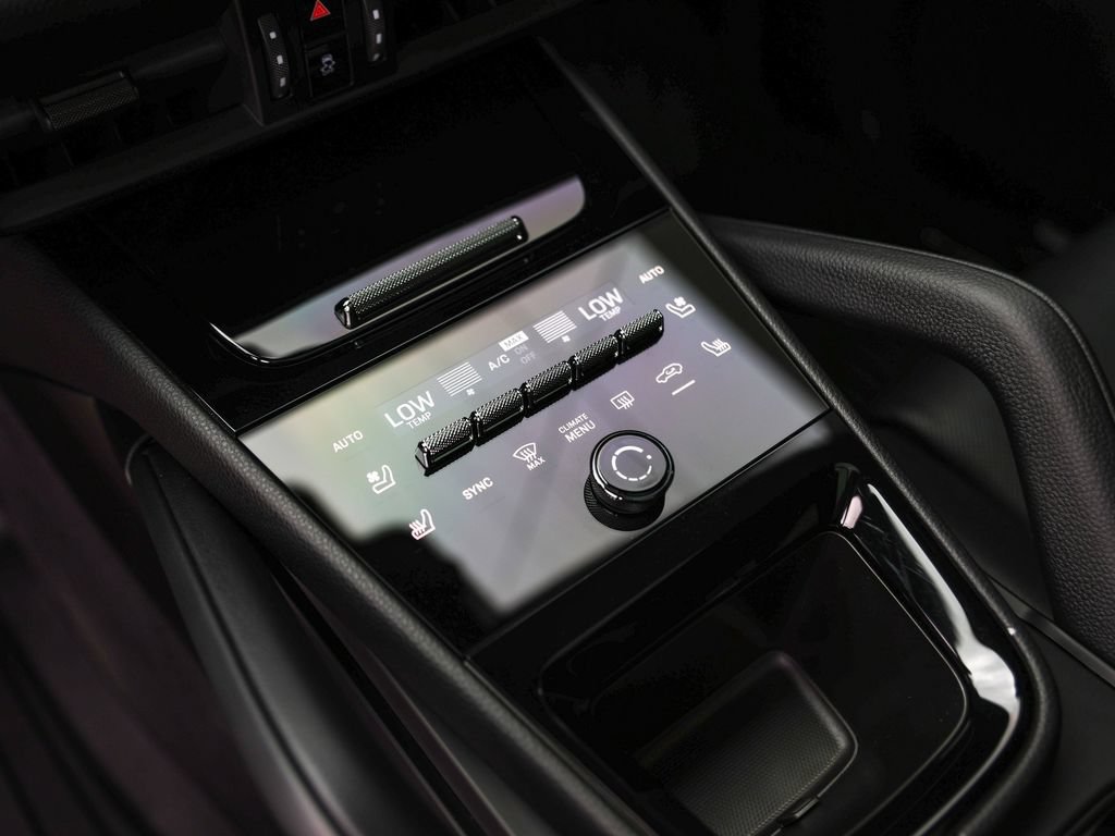 Certified 2025 Porsche Cayenne AWD/4WD image 25