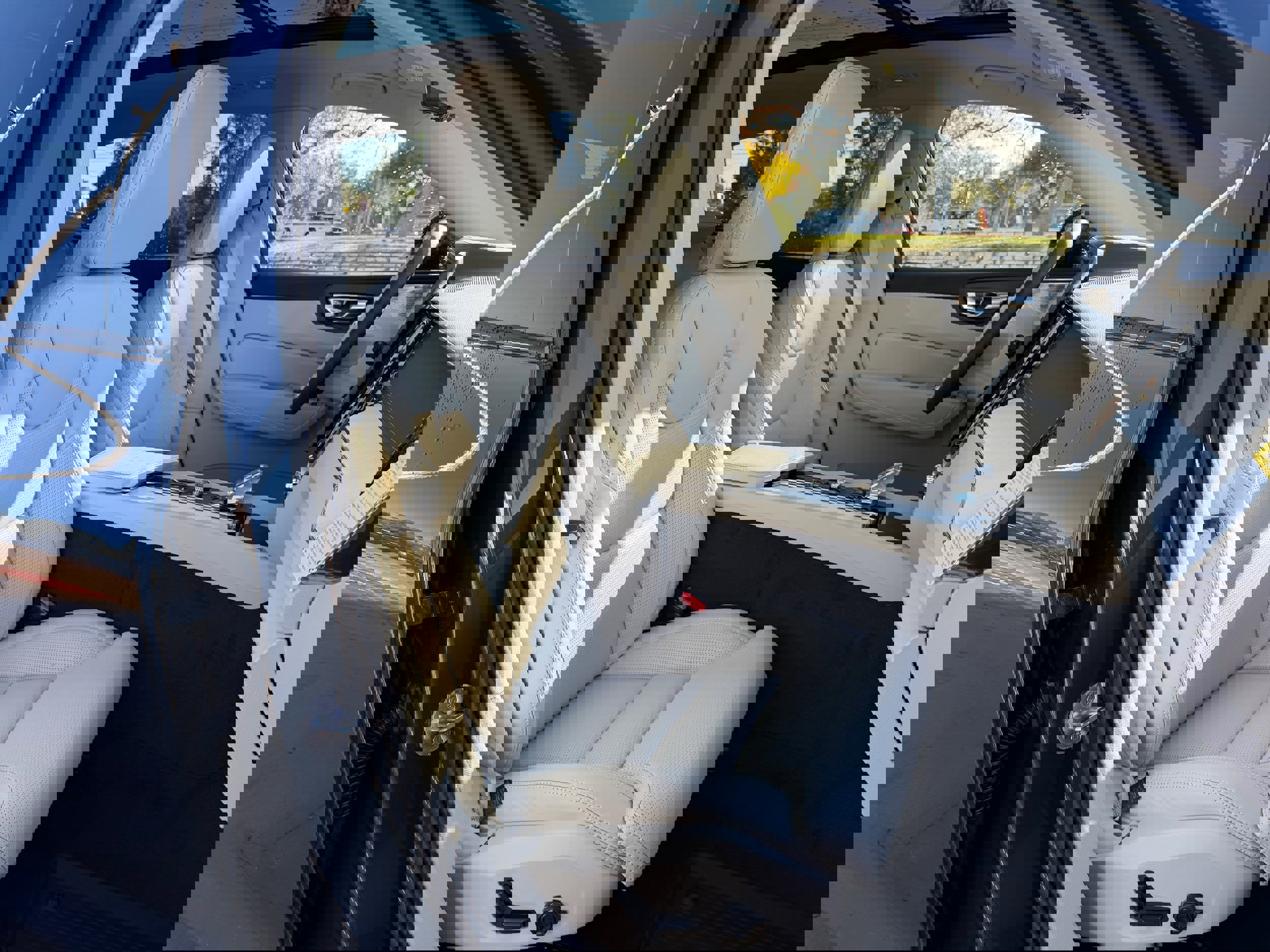 New 2026 Volvo XC60 B5 Ultra w/ Protection Package Premier AWD/4WD image 8