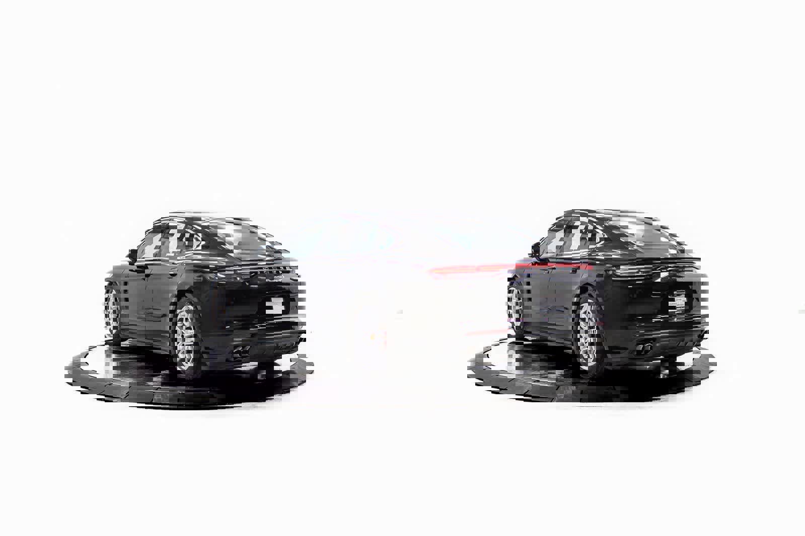 Certified 2022 Porsche Panamera 4S image 3