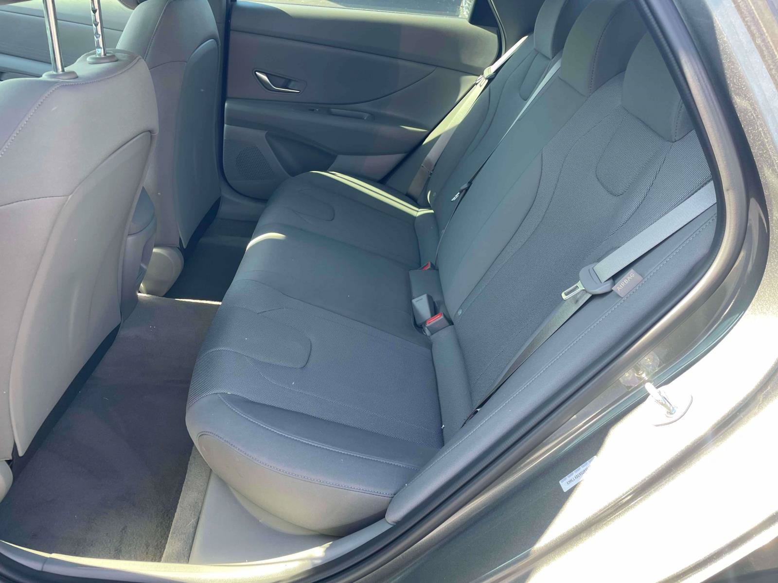 Used 2025 Hyundai Elantra SE w/ Cargo Package FWD image 14