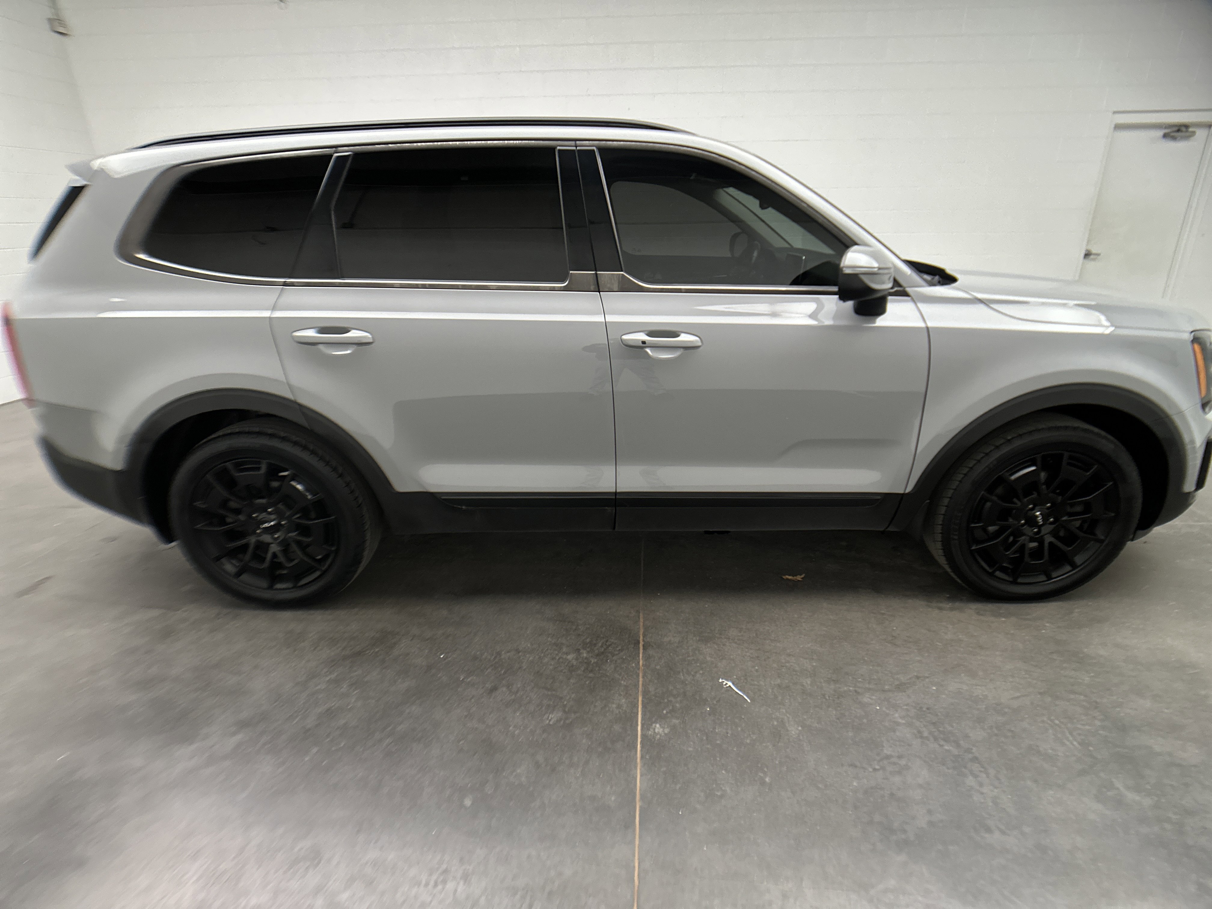 Used 2022 Kia Telluride EX w/ EX Premium Package image 10