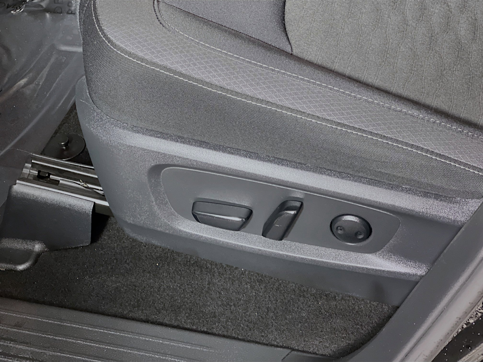 Used 2024 Nissan Pathfinder SV image 16