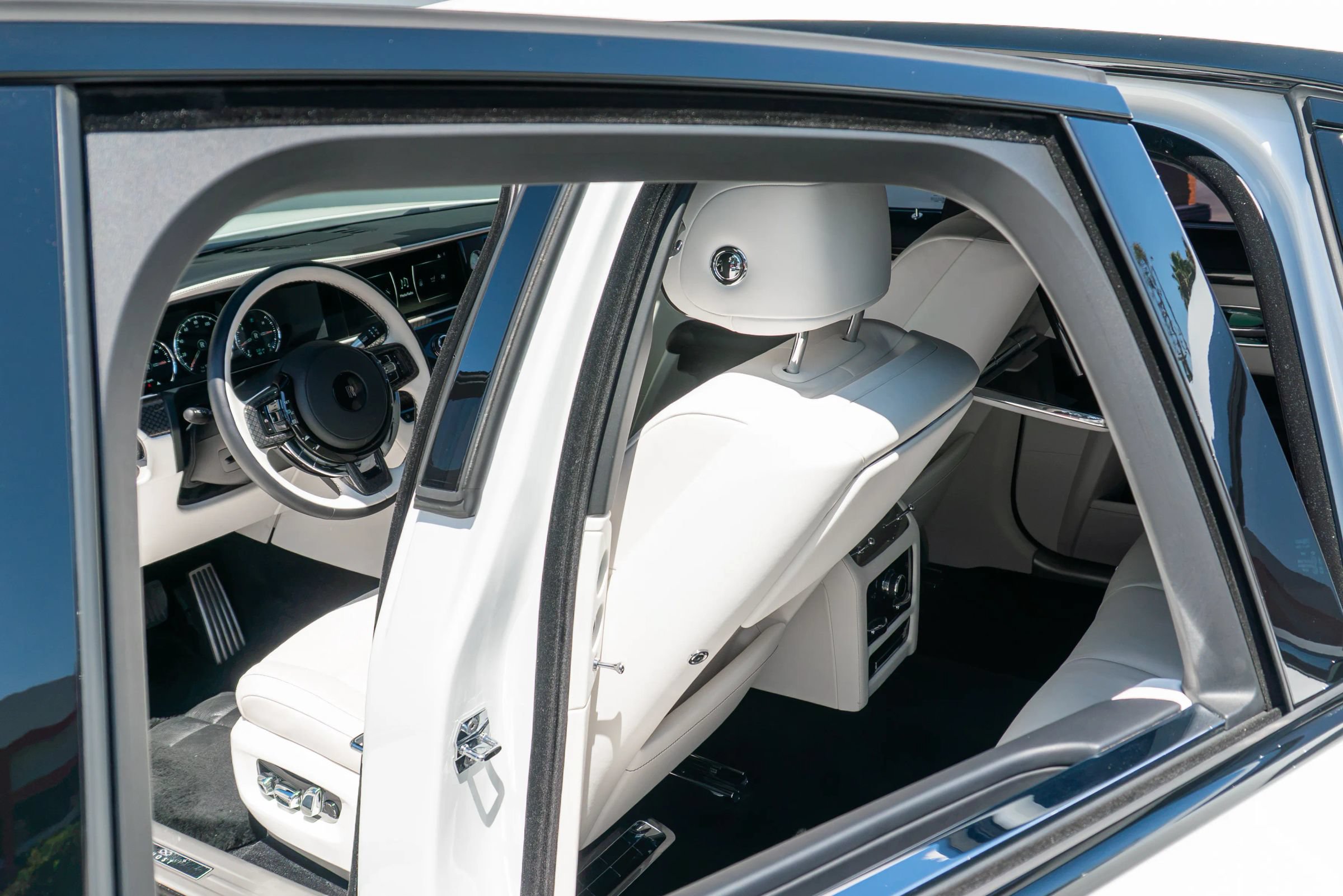 Used 2023 Rolls-Royce Ghost Black Badge w/ Black Badge Ghost Package AWD/4WD image 80