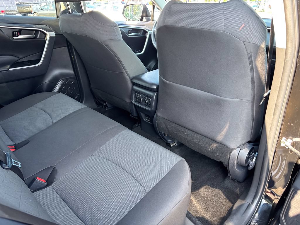 Used 2025 Toyota RAV4 XLE AWD/4WD image 40