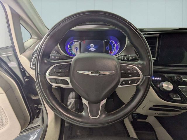 Used 2022 Chrysler Pacifica Touring-L w/ Uconnect Theater Family Group FWD image 16