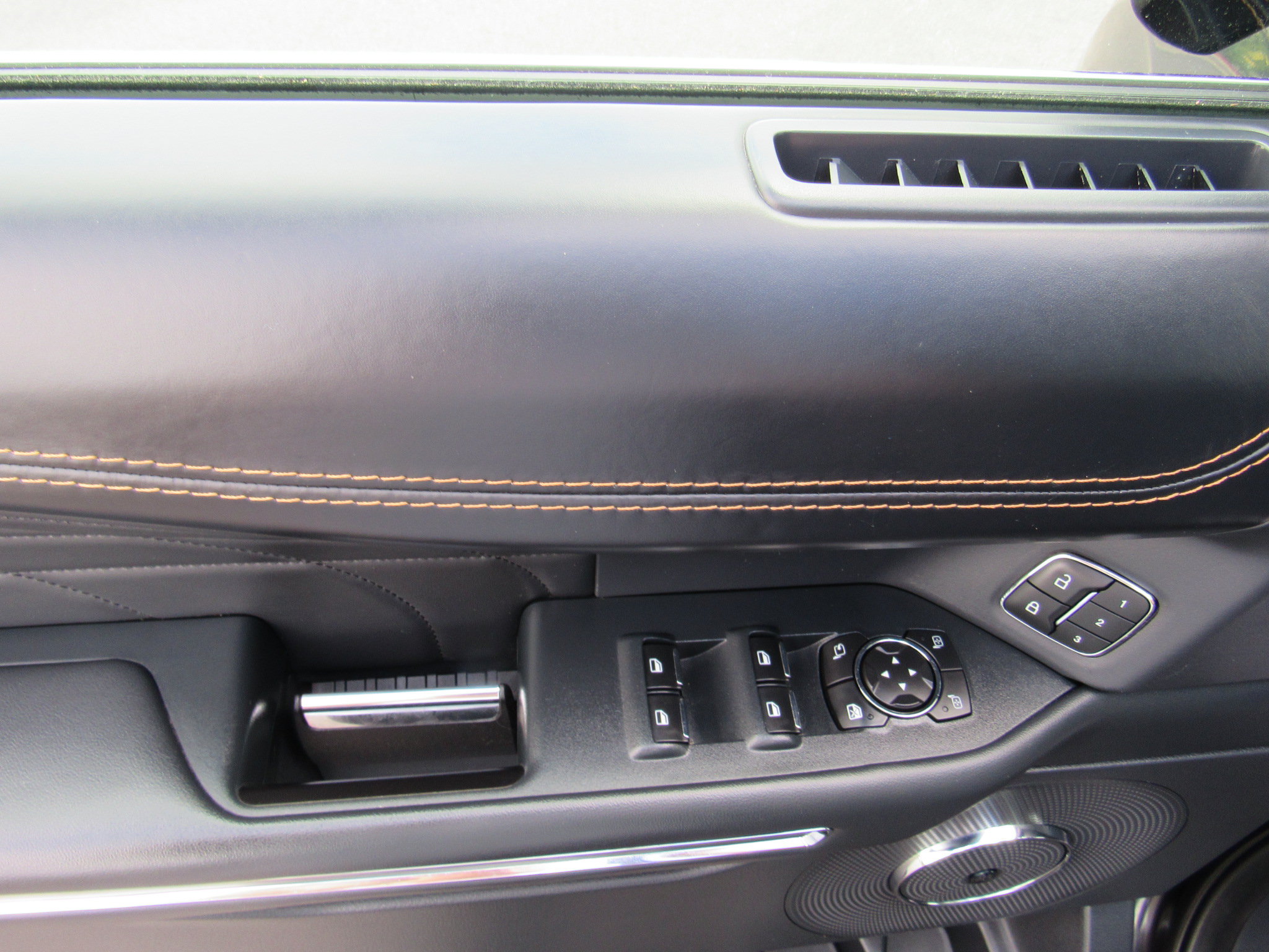 Used 2022 Ford Expedition Platinum AWD/4WD image 13