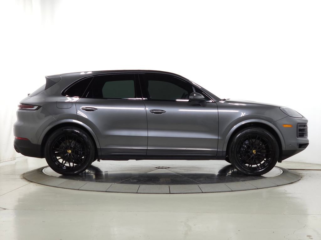 Used 2024 Porsche Cayenne AWD/4WD image 13