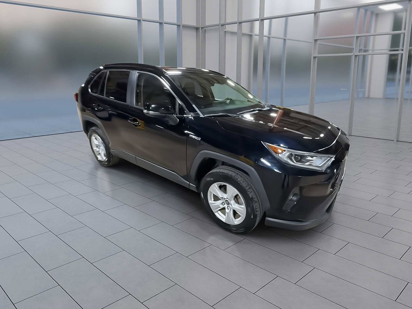 Used 2019 Toyota RAV4 XLE image 2