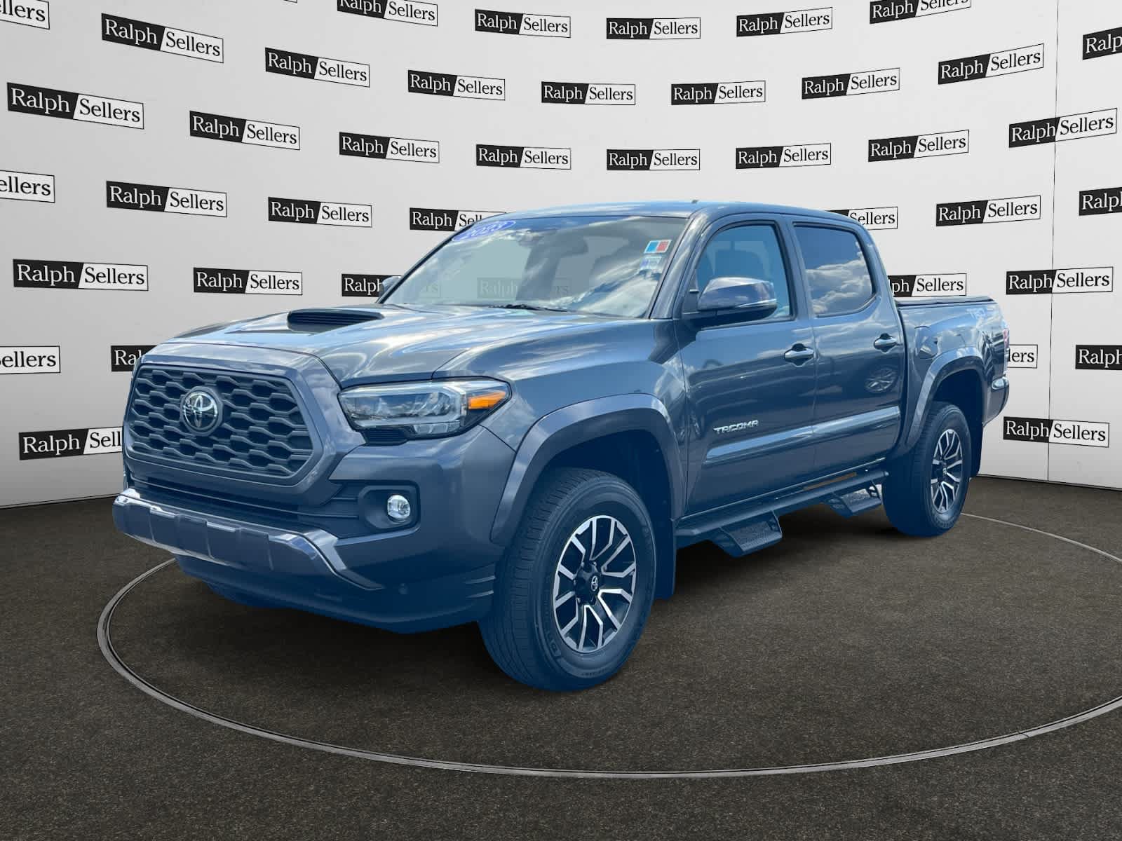 Used 2023 Toyota Tacoma TRD Sport w/ Technology Package RWD image 2