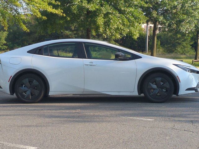 Used 2026 Toyota Prius Plug-In Hybrid FWD image 4