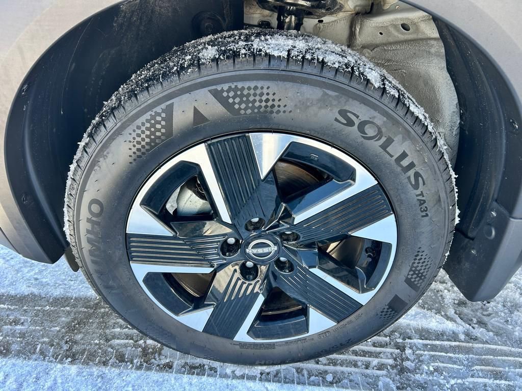 Used 2025 Nissan Kicks SV AWD/4WD image 42