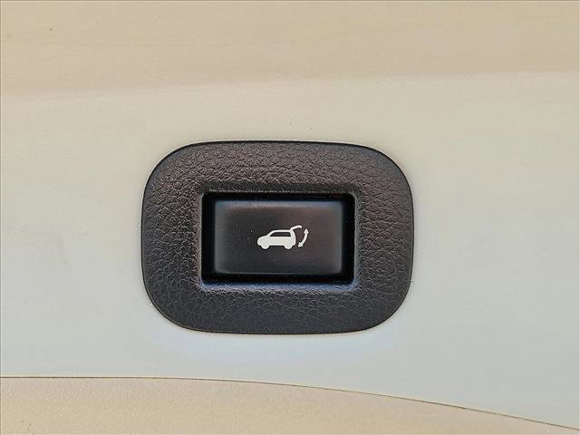 Used 2015 Nissan Rogue SV w/ SV Premium Package FWD image 7