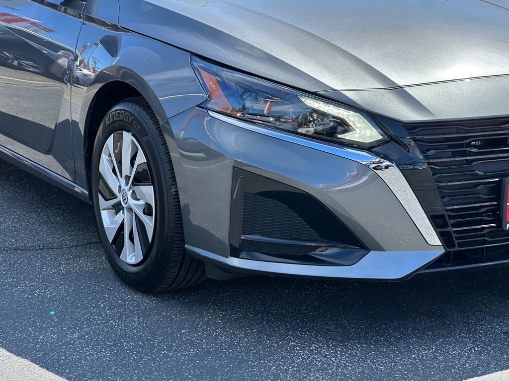 Used 2025 Nissan Altima 2.5 S FWD image 11