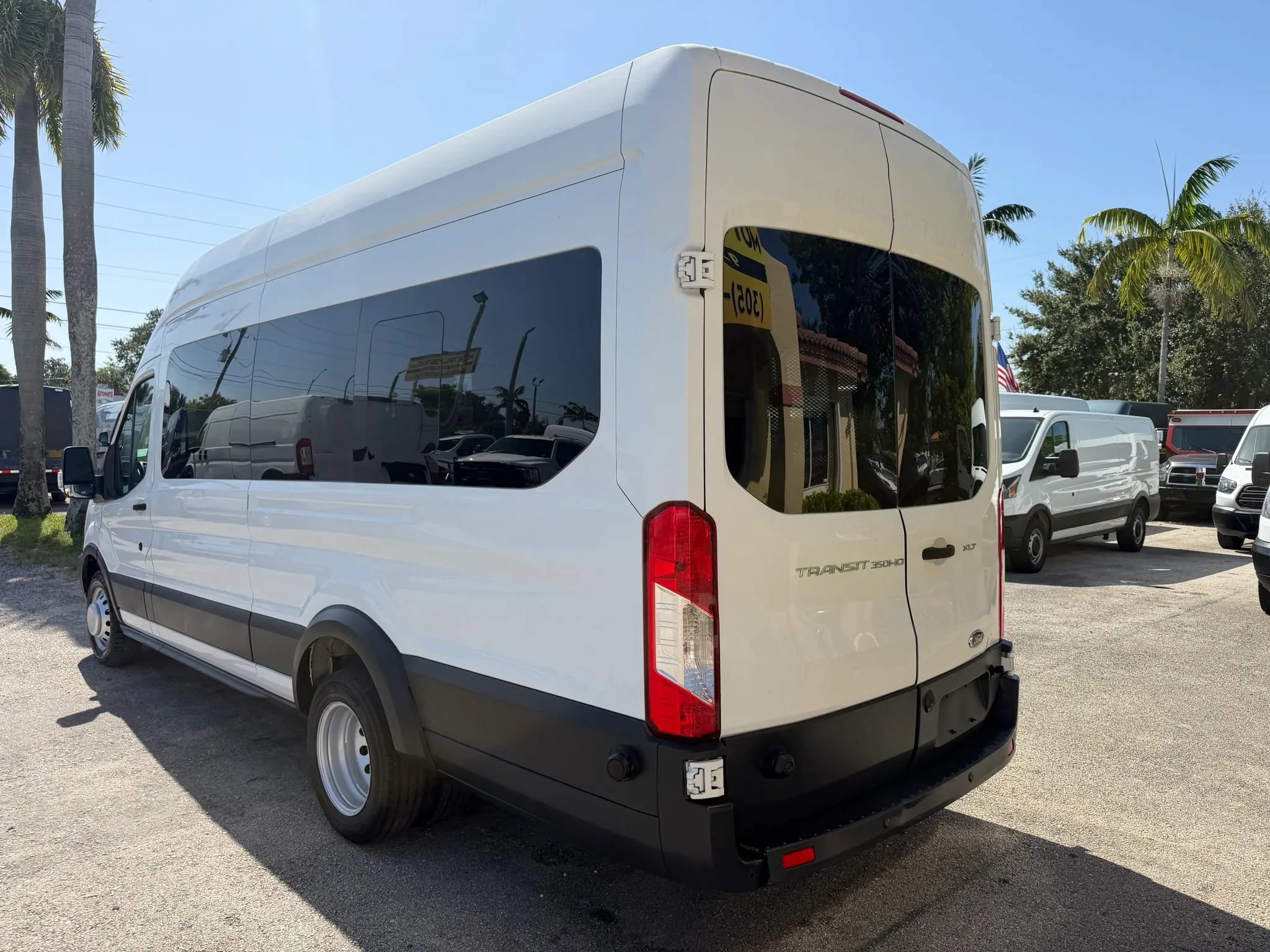 Used 2017 Ford Transit 350 XLT RWD image 6