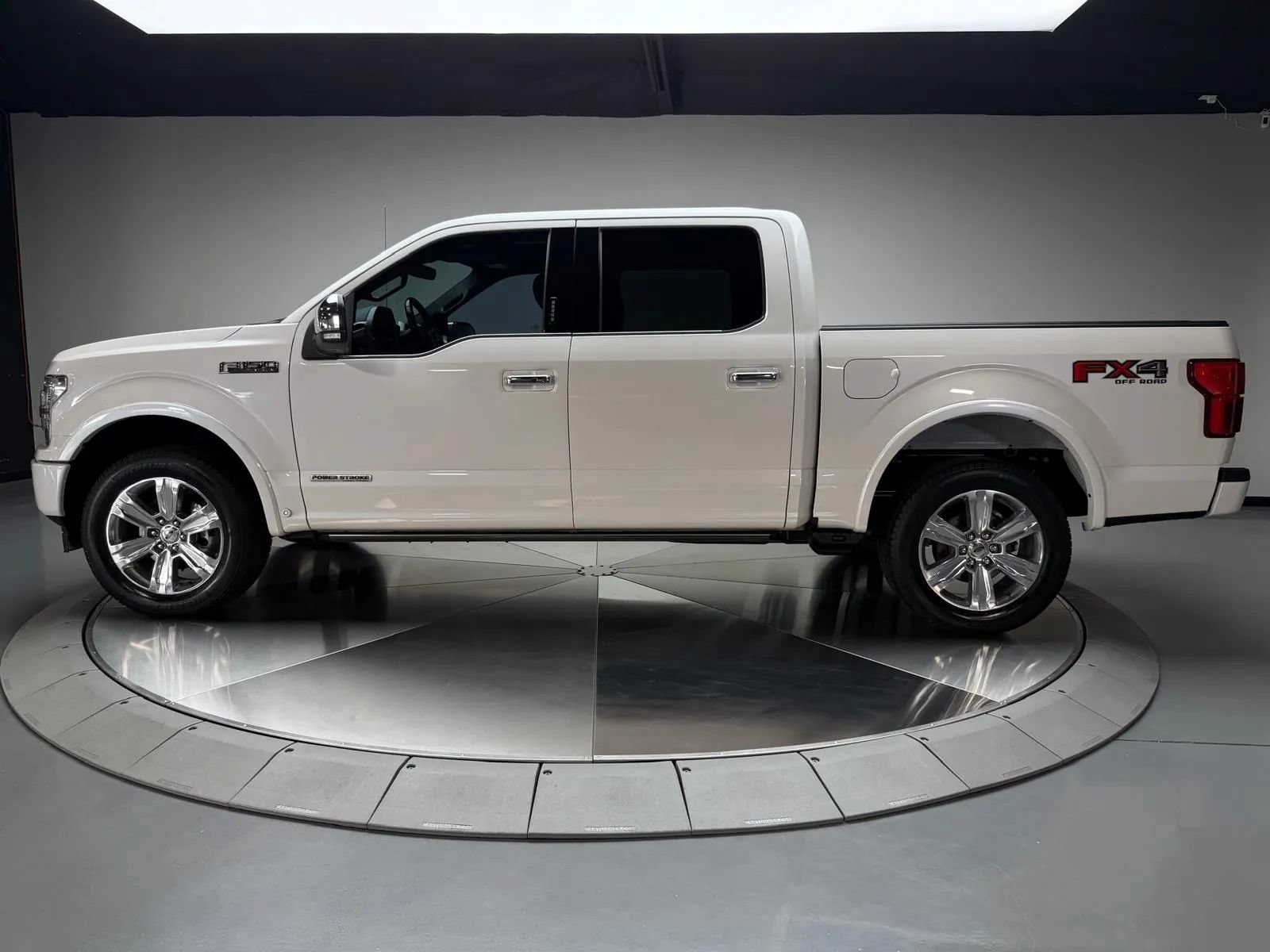 Used 2018 Ford F150 Platinum w/ Equipment Group 701A Luxury AWD/4WD image 4