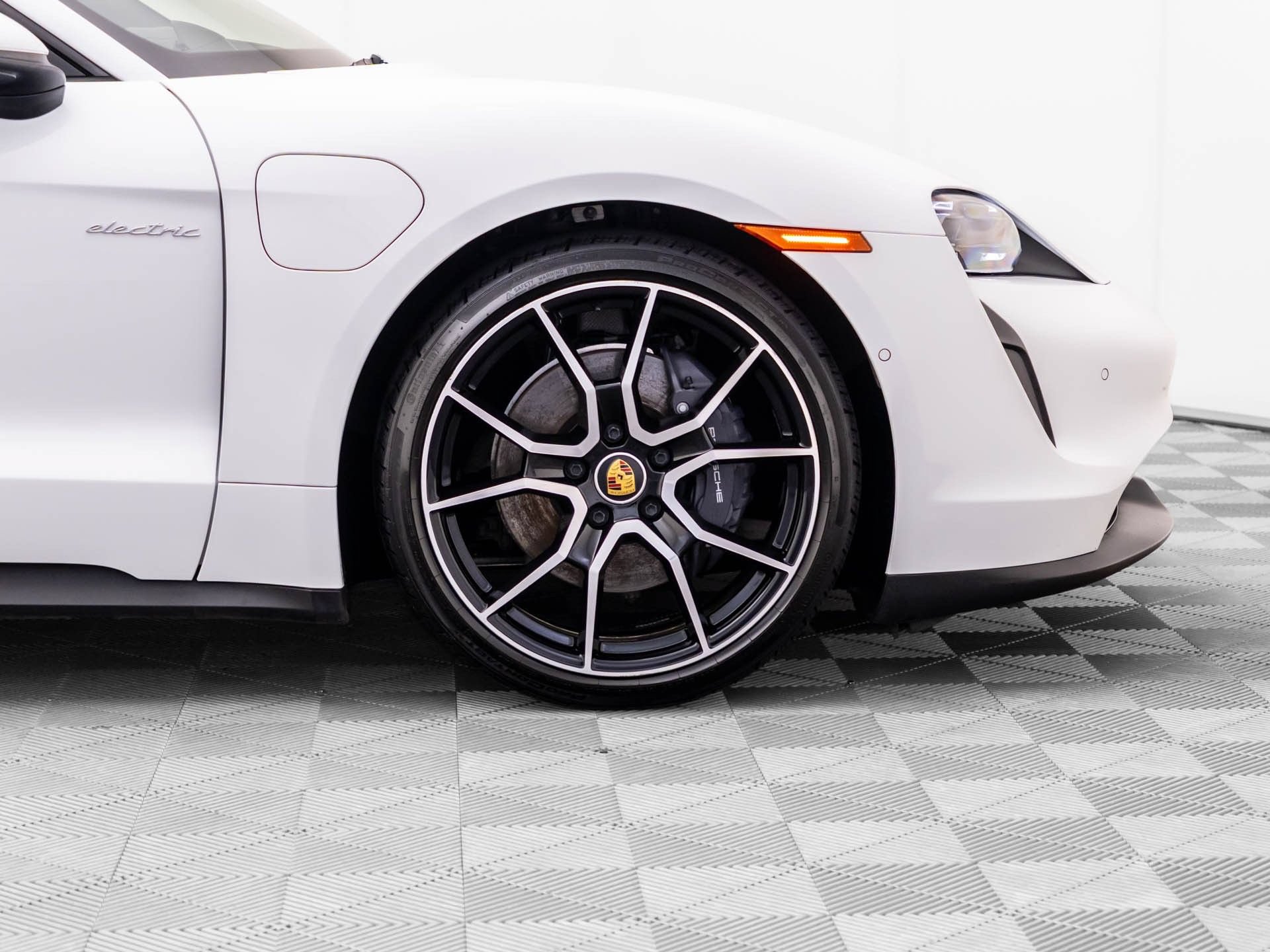 Used 2023 Porsche Taycan RWD image 37