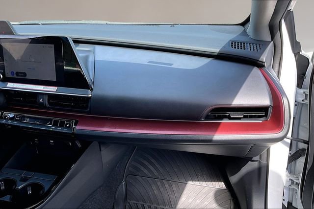 Used 2025 Toyota Prius Plug-In Hybrid image 21