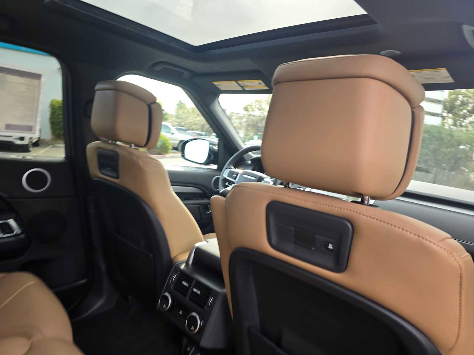 New 2026 Land Rover Discovery Limited Edition AWD/4WD image 15