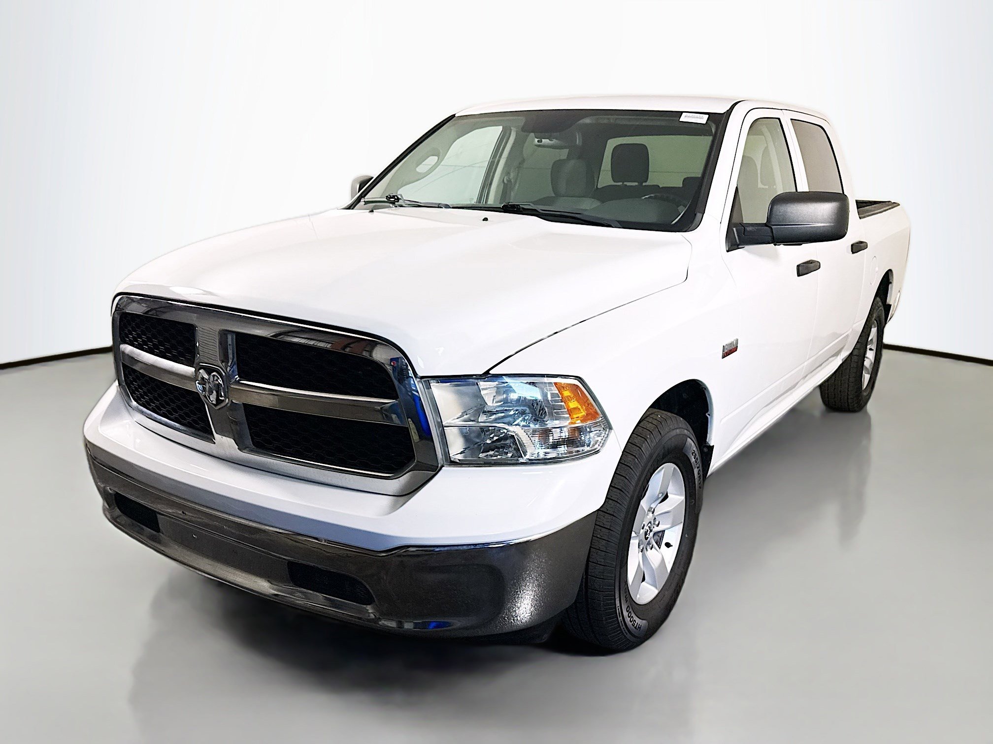 Used 2020 RAM 1500 Tradesman w/ Chrome Plus Package RWD image 4
