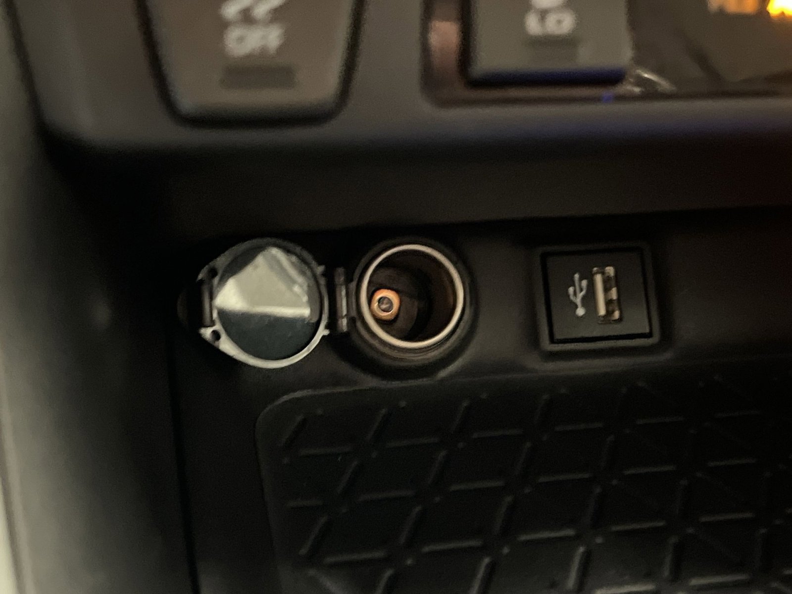 Used 2023 Toyota RAV4 XLE Premium image 35