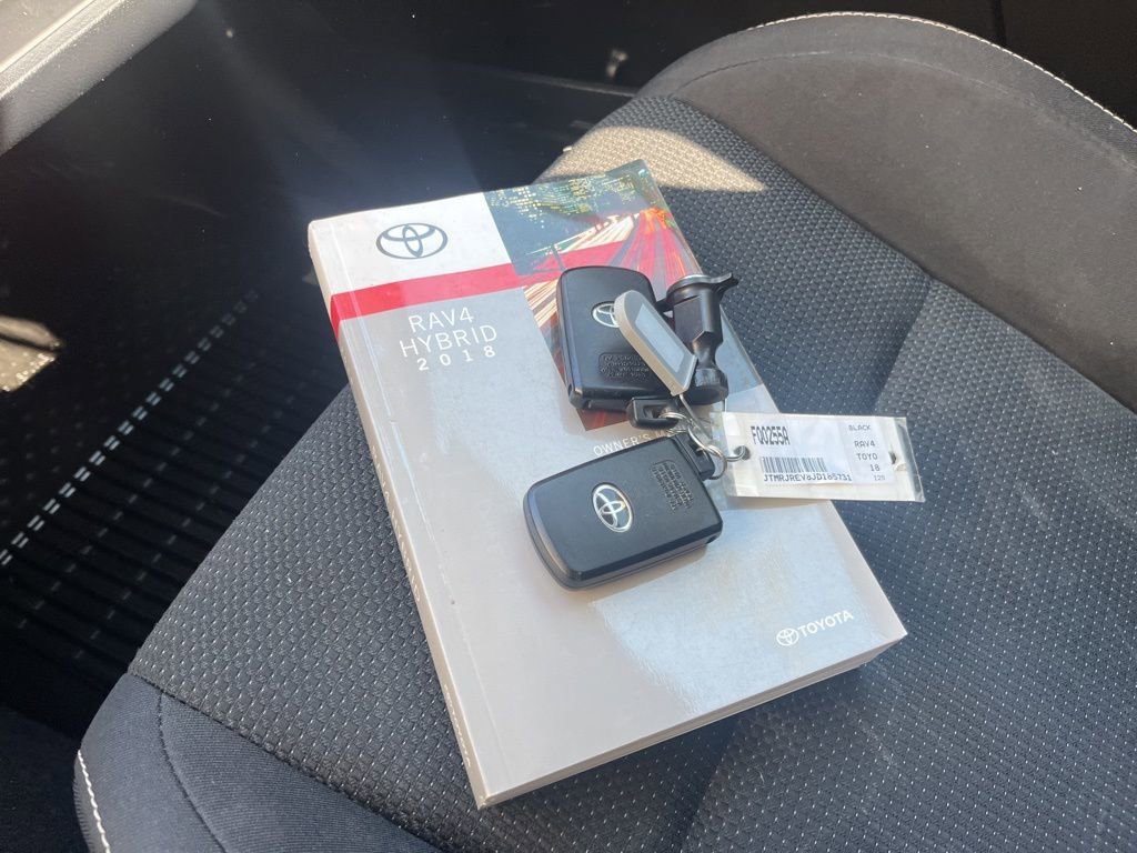 Used 2018 Toyota RAV4 XLE image 30