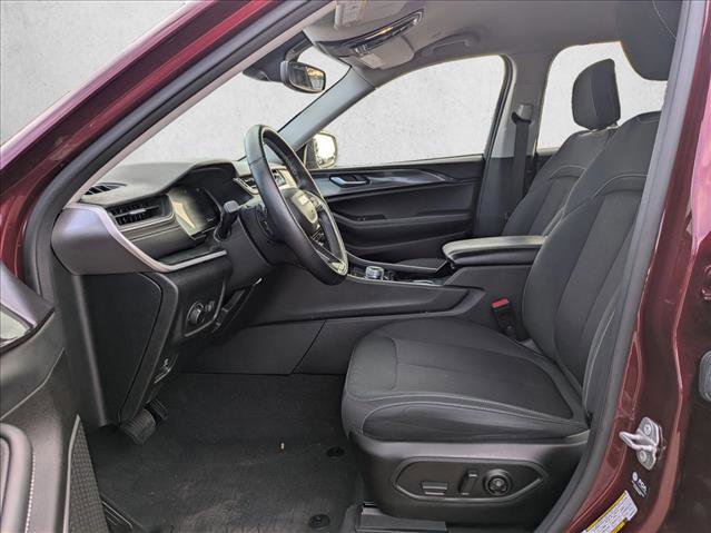 Used 2022 Jeep Grand Cherokee L Laredo w/ Luxury Tech Group I AWD/4WD image 16