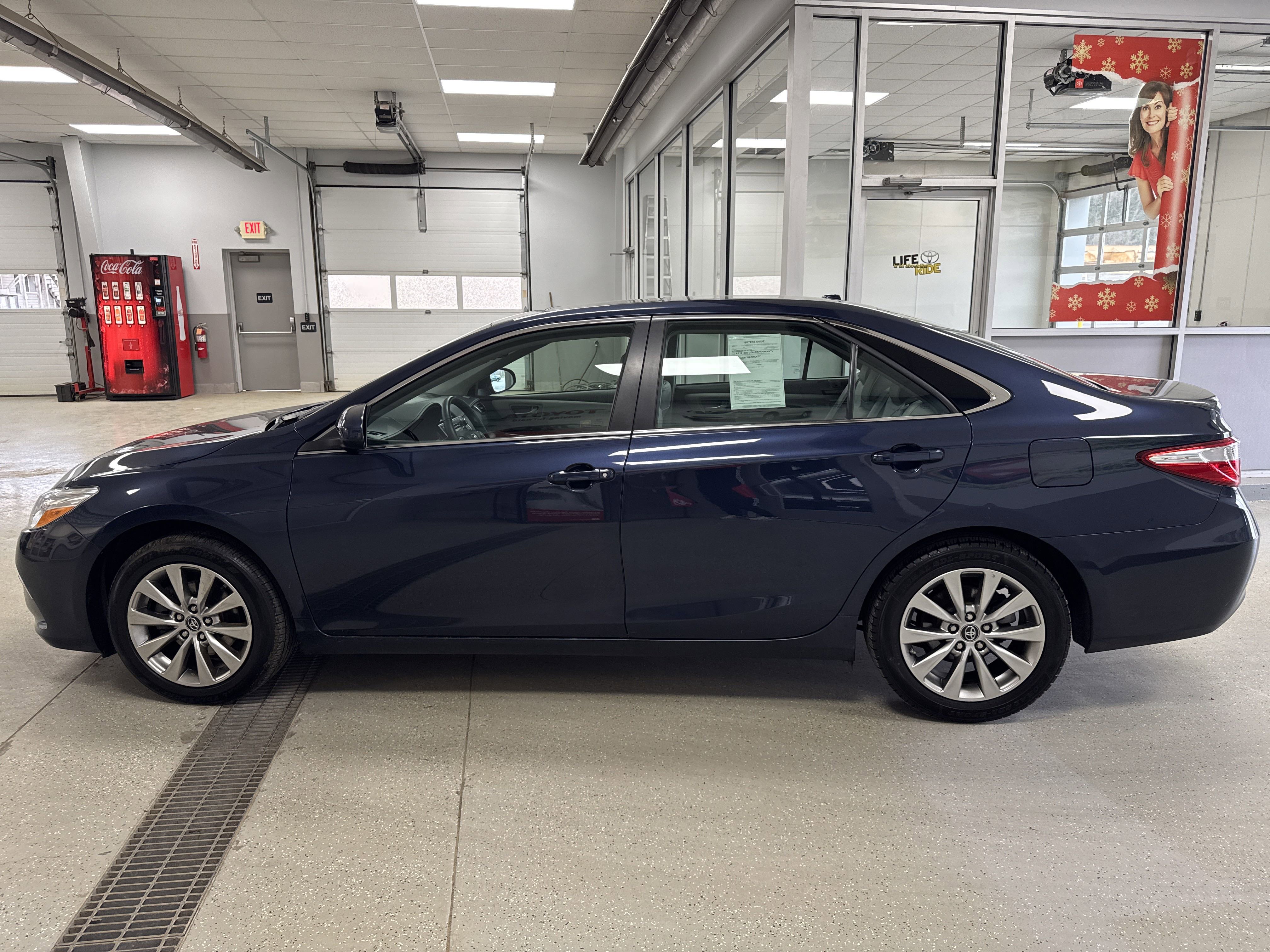 Used 2017 Toyota Camry XLE image 5