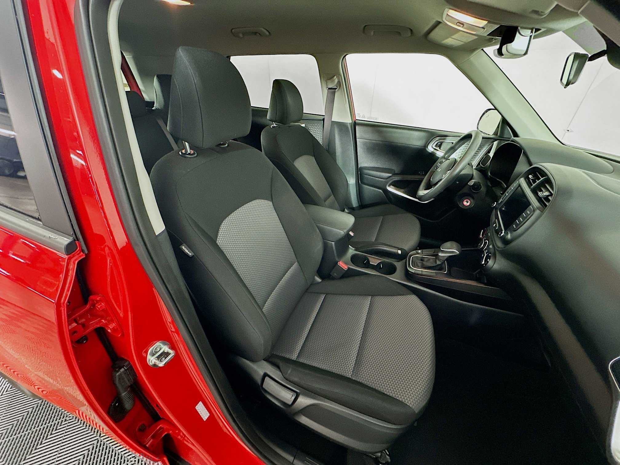 Used 2025 Kia Soul LX w/ LX Technology Package image 30