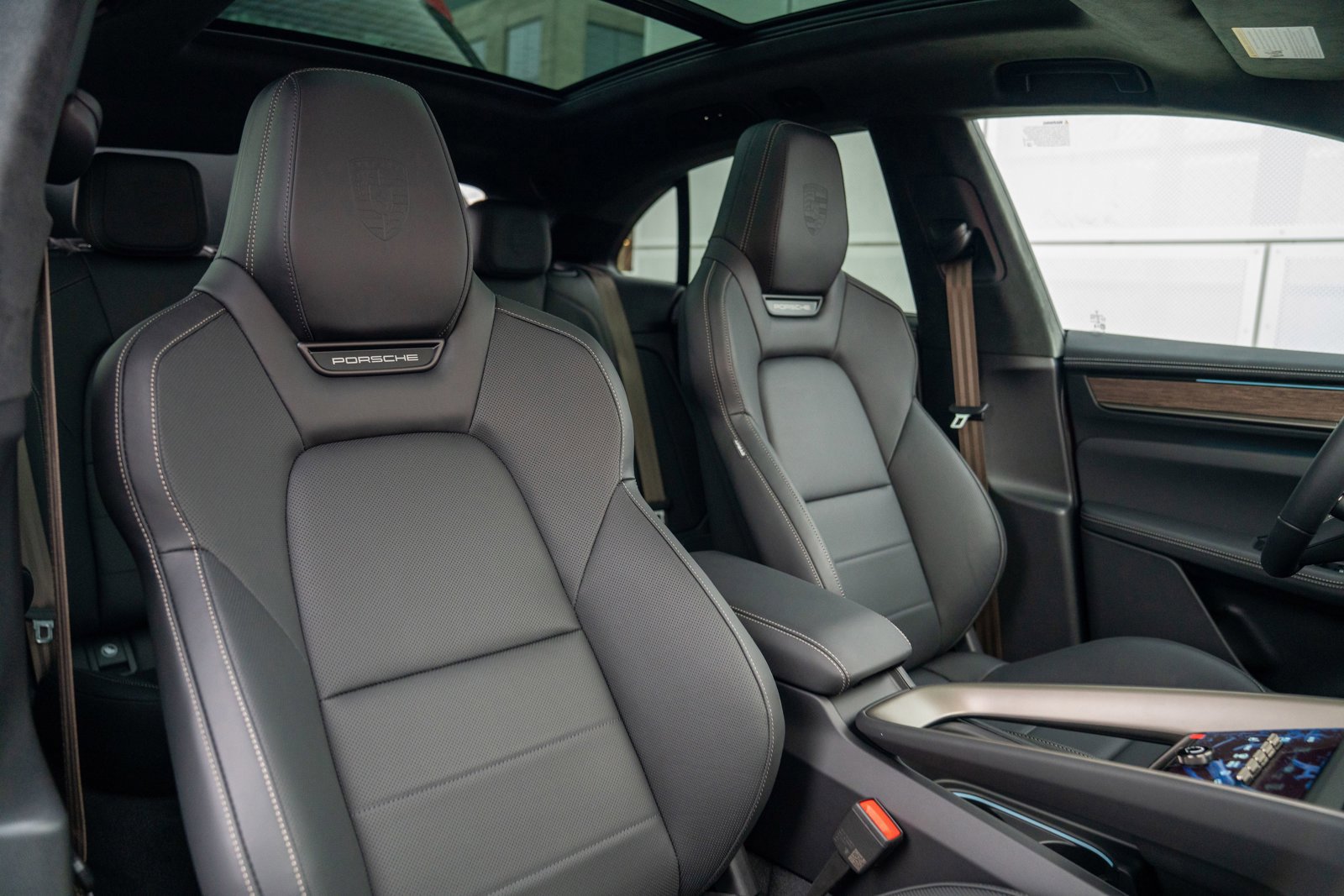 New 2026 Porsche Macan Turbo Electric image 26