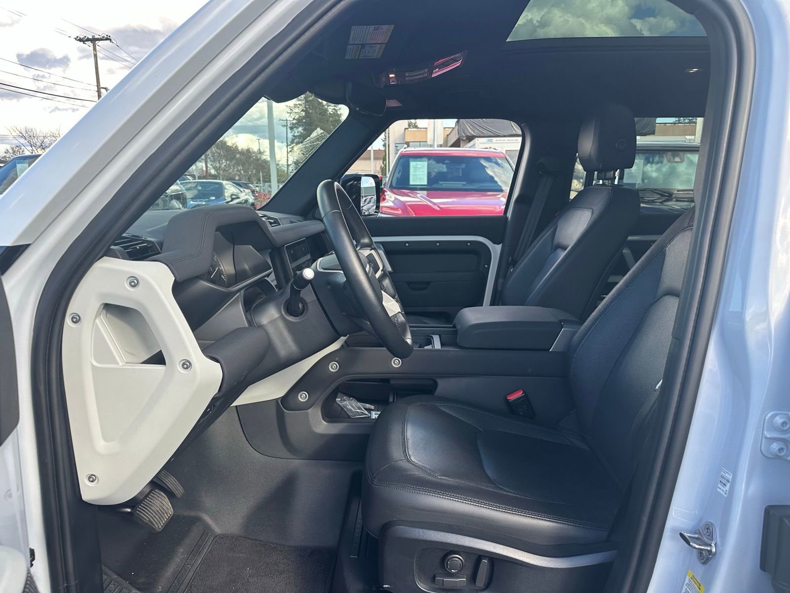 Used 2023 Land Rover Defender 110 X-Dynamic SE image 10