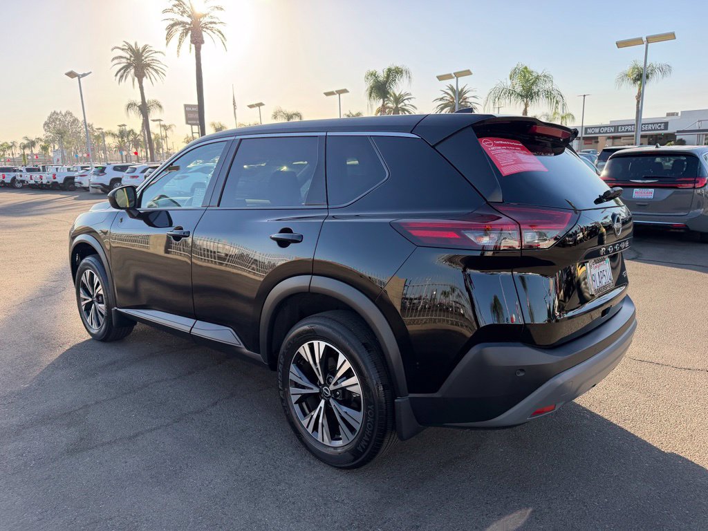 Used 2023 Nissan Rogue SV FWD image 4